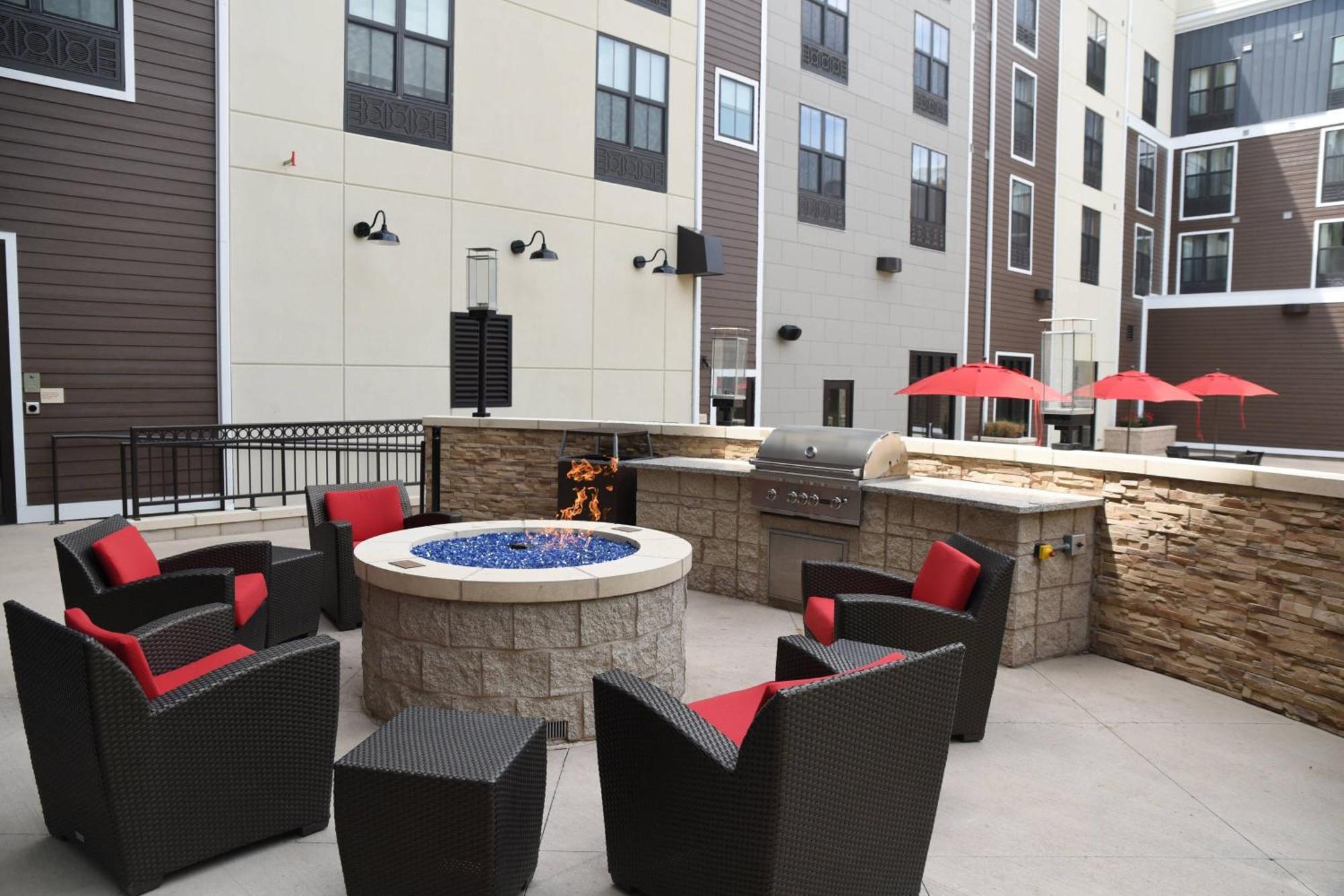 Towneplace Suites By Marriott Lawrence Downtown Bagian luar foto